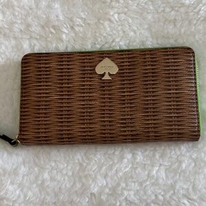 Kate Spade Pack a Picnic Woven Basket Print Leather zip wallet